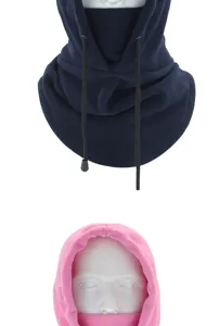 Set passamontagna in pile invernale blu e rosa per calore all'aperto su manichini