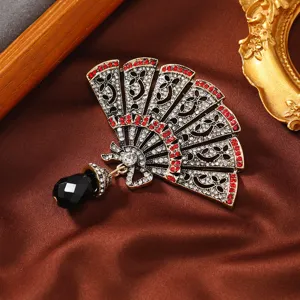 Vintage waaierbroche in Chinese stijl met rode strassteentjes en zwarte kristallen hanger