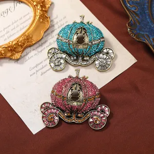 Luxe Vintage Legering Pompoen Koets Broche Voor Vrouwen Mode Assepoester Stijl Strass Inleg Reversspeld Winterjas Broche Sieraden Geschenk