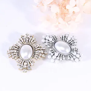 Elegante broche vintage estilo barroco con perlas y cristales para moda femenina
