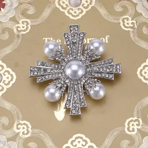 Vintage Baroque brooch with pearls and shimmering rhinestones in silver finish