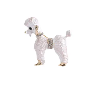 Broche caniche blanche mignonne avec strass étincelants pour manteaux et pulls