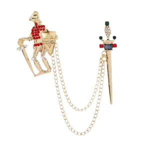 Vintage ridder en schild broche met gouden kwastjeskettingen en versierd zwaard