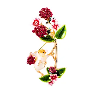 Lindo Broche de Ardilla y Uva para Mujer Pin de Animal de Esmalte de Aleación Versátil Moda Flor Fruta Joyería Accesorios de Regalo