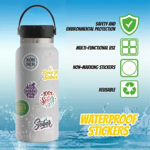 Wasserfeste, inspirierende Aufkleber auf einer weißen Wasserflasche mit Funktionsliste