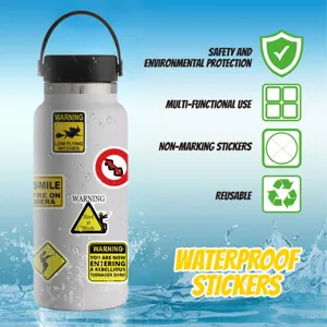 Colección de divertidas pegatinas de advertencia impermeables en una botella de agua