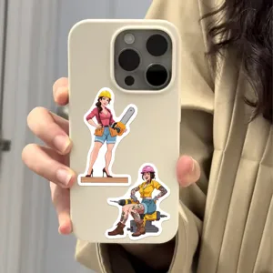 Vista dettagliata di adesivi cartoon con ragazze e elmetto su una cover beige per cellulare