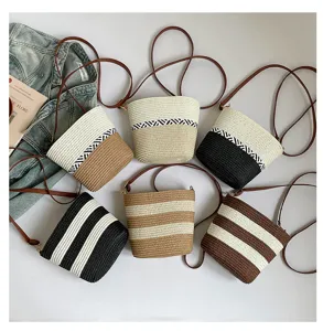 Bolsos tipo cubo de paja tejida a mano con elegantes rayas y correas de cuero