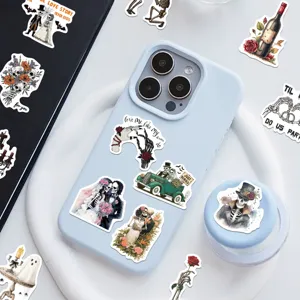 Vista detallada de pegatinas de boda de esqueletos góticos en una funda de móvil azul