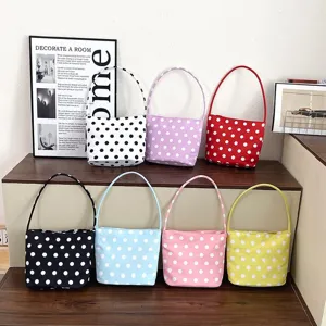 Dames Polka Dot Schoudertas Nylon Onderarm Emmer Tas Koreaanse Mode Woon-werkverkeer Handtas