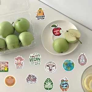 Assortiment d'autocollants véganes avec slogans végétaux et illustrations d'animaux.