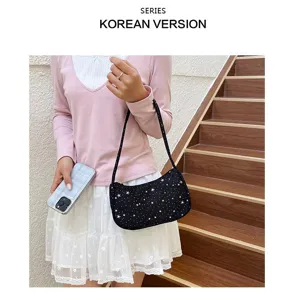 Bolso de hombro negro con patrón de estrellas blancas para uso diario casual