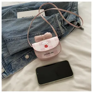 Mini bolso bandolera a cuadros con perro y lazo, junto a un smartphone.