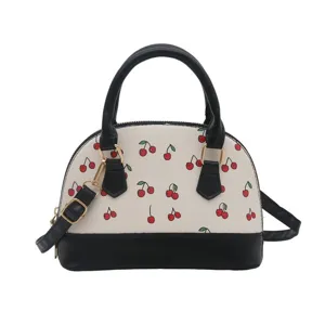Elegante Damen-Muscheltasche mit süßem Kirschprint-Muster und schwarzen Akzenten