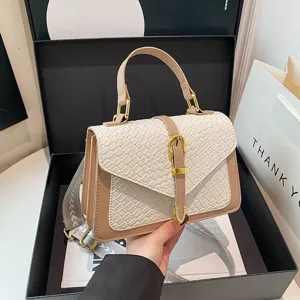 Elegante bolso bandolera con patrón tejido en beige y caqui con correa ancha de tela