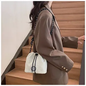 Borsa a secchiello a tracolla in nylon bianco crema con cordino