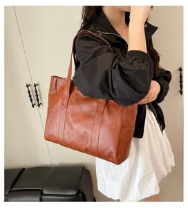 Bolso tote grande de cuero sintético marrón en modelo para uso diario