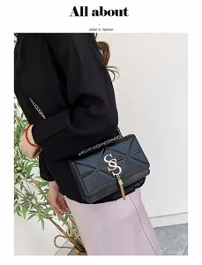 Modieuze Koreaanse stijl zwarte gewatteerde schoudertas met gouden ketting en SS-logo hanger