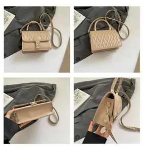 Vistas detalladas de un bolso de mano acolchado beige con correa de hombro ajustable