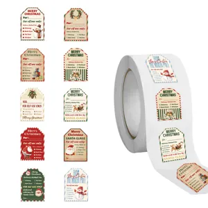 Detailweergave van een rol met 500 kerststickers met verschillende feestelijke ontwerpen