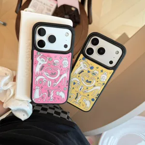 Vue détaillée des coques iPhone avec chats abstraits en rose et jaune vif