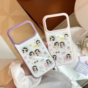 Détail de deux coques de téléphone en colle goutte illustration fille ange rose et violet
