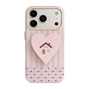 Coque iPhone à rayures roses avec support maison en forme de cœur pour une protection