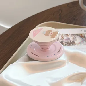 Supporto magnetico per telefono con cucciolo rosa in un'ambientazione lifestyle