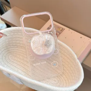 Transparente iPhone Hülle mit perlmuttfarbenem Apfelständer und rosa Kamera-Rahmen Dekor.