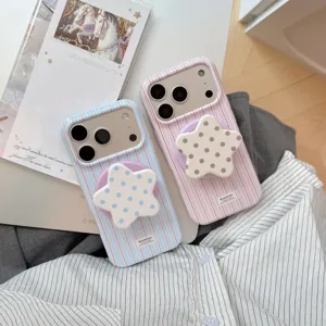 Λεπτομερής προβολή ριγέ θηκών iPhone με μαγνητικές βάσεις σε σχήμα αστεριού