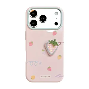 Coque iPhone rose avec broderie fraise 3D et motif frais dans un style esthétique Ins