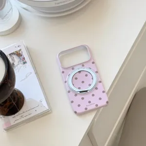 Vue détaillée d'une coque iPhone rose vintage à pois avec anneau magnétique intégré