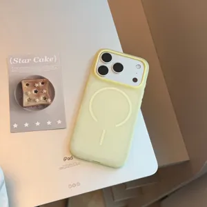 Gros plan d'une coque en silicone jaune givré semi-transparente avec anneau magnétique