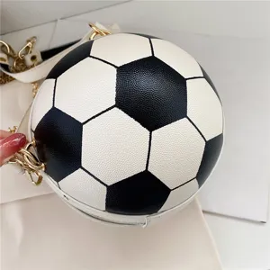 Bolso bandolera único con forma de balón de fútbol y cadena dorada