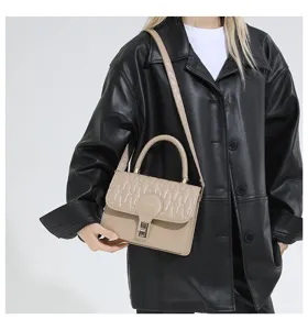 Bolso bandolera cuadrado acolchado beige elegante para mujer con cierre dorado chic