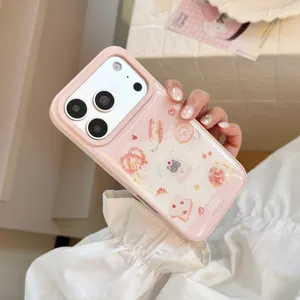 Vue détaillée de la coque rose en époxy avec illustrations de chatons et de pains