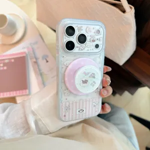 Vue détaillée de la coque iPhone ours mignon avec support de téléphone rond