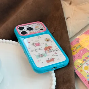 Détail d'une coque iPhone motif teckel avec cadre bicolore bleu et rose pastel