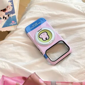 Vue détaillée de la coque iPhone bicolore violette avec support animal mignon
