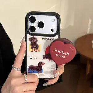 Support de téléphone magnétique en forme de cœur rouge sur une coque iPhone motif teckel
