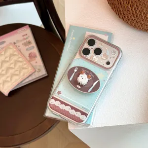 Vue détaillée du support 3D chiot crème sur coque iPhone bleue avec un thème dessert