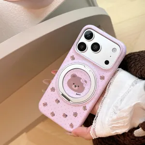 Gros plan sur la coque iPhone rose avec support d'anneau ours magnétique et motifs mignons