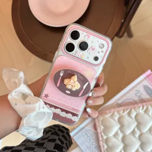 Gros plan d'une coque iPhone rose avec support chien 3D et détails pailletés crémeux.