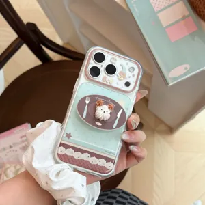 Détail d'une coque iPhone avec un dessert de chiot en crème 3D et support intégré