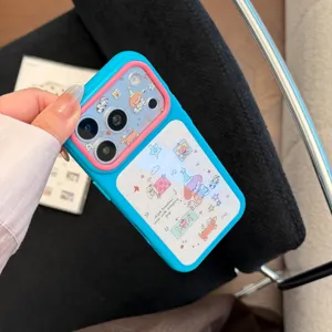 Vue détaillée de la coque iPhone teckel avec d'adorables illustrations de chiots.