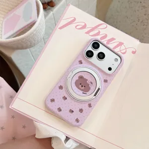 Détail de la coque de téléphone ours rose avec support à anneau rotatif magnétique.