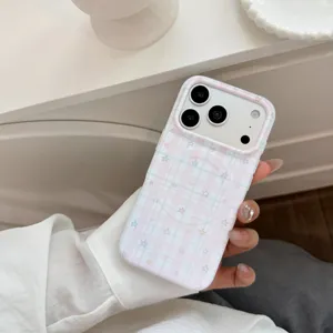 Detailansicht der rosa sterngepunkteten magnetischen Handyhülle für iPhone, weiches TPU.