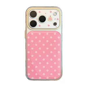Charmante rosa gepunktete iPhone-Hülle mit niedlichen Sternen- und Frucht-Linsen-Dekorationen