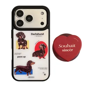 Coque iPhone imprimé teckel avec support magnétique en forme de coeur rouge assorti