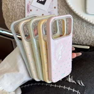 Vue détaillée de coques pour iPhone colorées avec pois argentés et anneau magnétique
